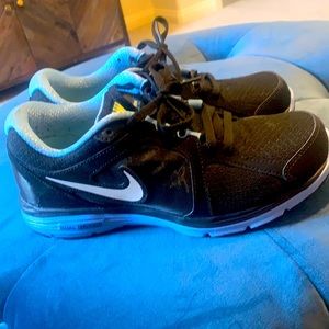 Size 6.5 Nike dual fusion running shoes
